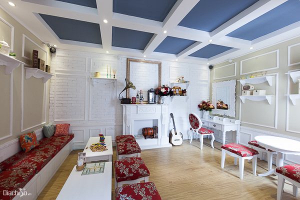 August Cafe được trang trí vô cùng độc đáo